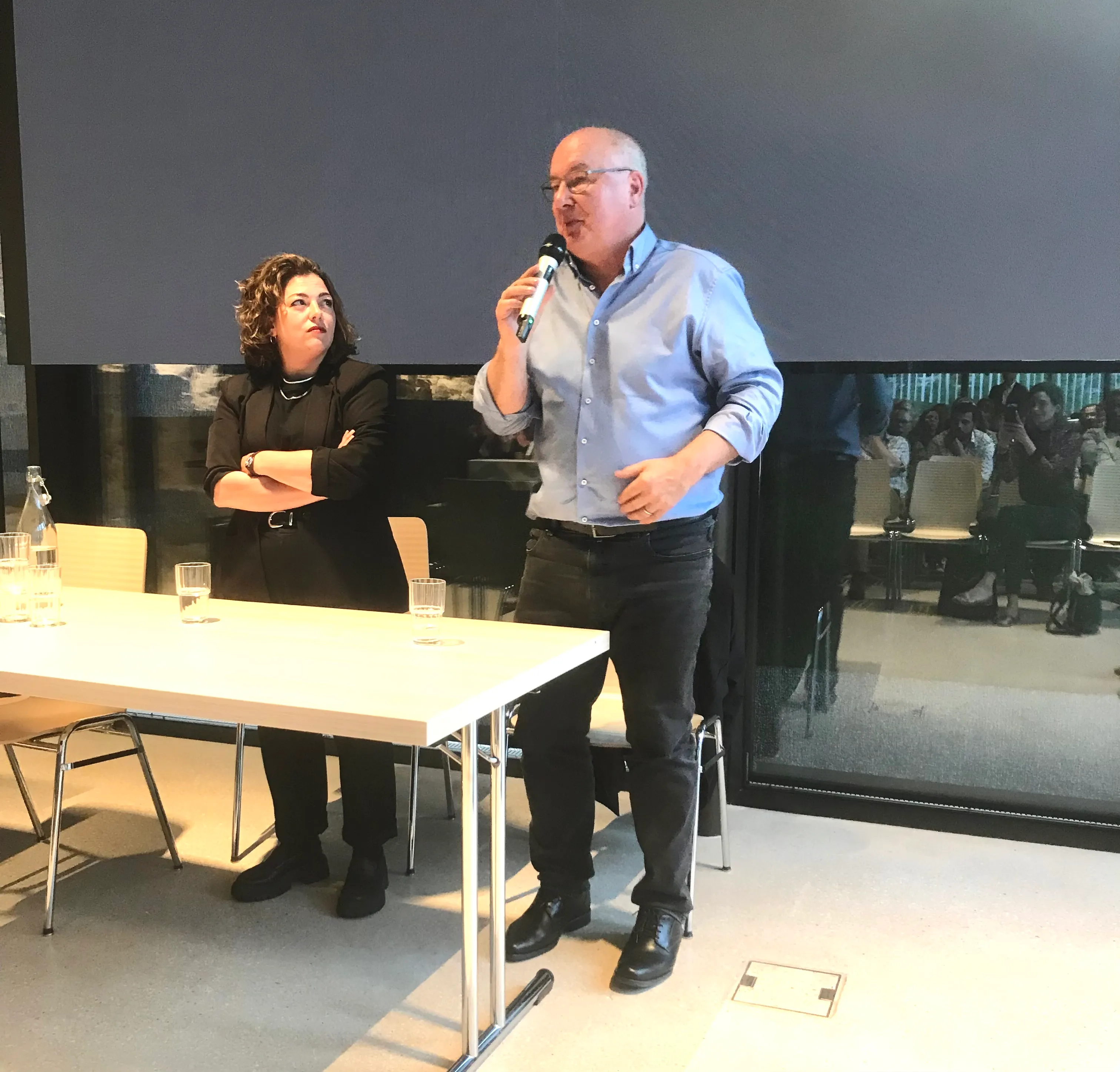 Tamara Funiciello et Pierre-Yves Maillard répondent aux questions du public